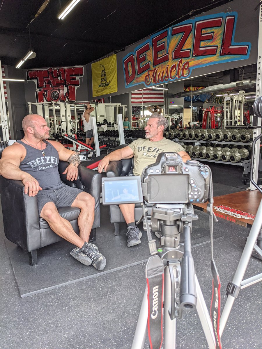 LuckyOneShot's tweet photo. Little Behind the Scene of @dr.mark_the_shark interviewing @robert.farrow owner of @deezelmuscle and biggest #probodybuilding trainer in #arizona !!! Get Ready for interview to educate you on what it takes to become the next #ronniecoleman and opening a #gym in #az stay tune https://t.co/S6XW20zqFG
