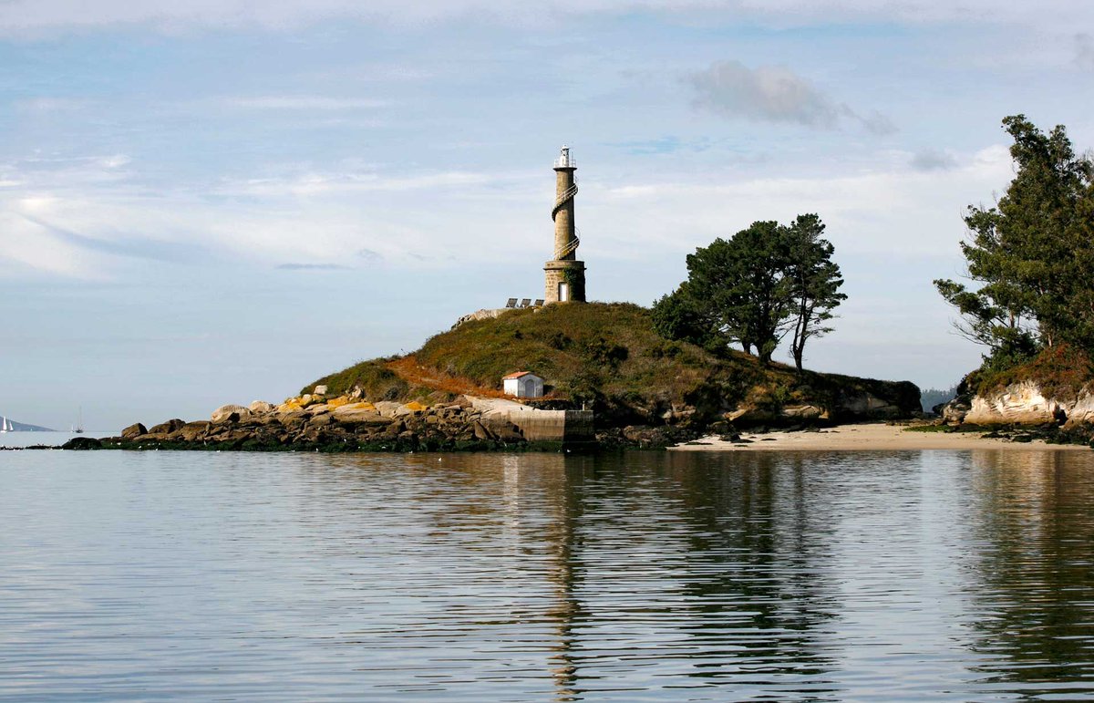 Farodevigo's tweet photo. #FarosConFARO. Hoy, el faro de Tenlo Chico en la isla de Tambo, en el concello de Poio. Más fotos de @RicardoGrobas en 👉 https://t.co/YOKB8OUtnx https://t.co/8uS3uiysJ4