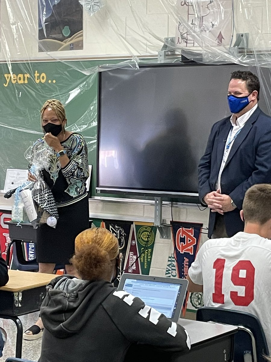 KHS_Chiefs's tweet image. Congrats to the 2022 @vbschools City-Wide Teacher of the Year, Mrs. Kimberly Nurse!!! Woohoo! We are so proud of you! Thank you for all you do! #chiefkhspride #ebaproud