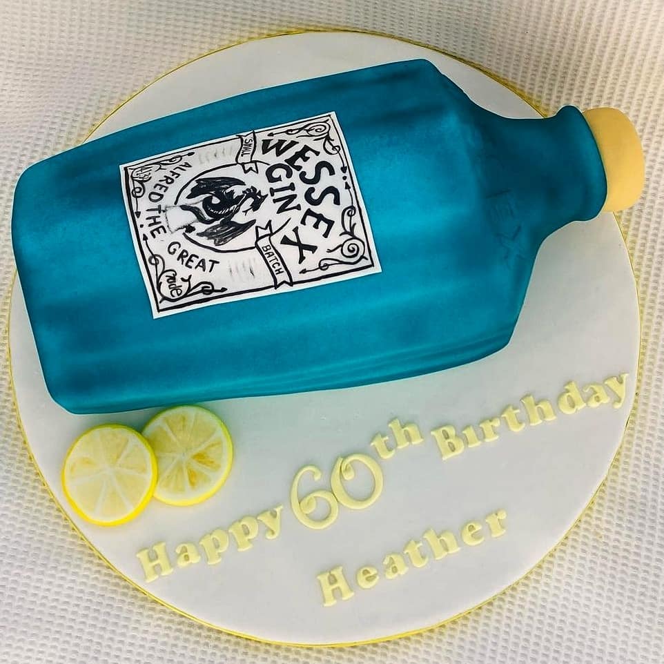 Forget about Collin when you could have this cake, infused with our Alfred the Great Gin. Happy birthday Heather! Anyone fancy a slice? 😋

📸 @rachels_cake_house
#cakegoals #gingoals