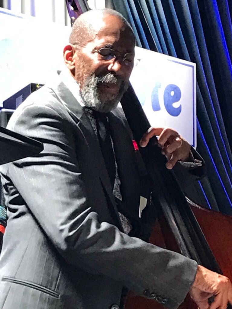 Comunque oggi compie gli anni questi ragazzo. 
Happy Birthday Ron Carter! 