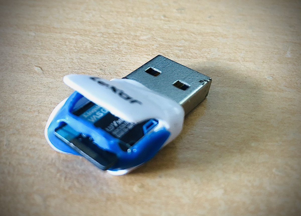 ahzf's tweet photo. When your USB drive stopped working and you find this... #BackupOften https://t.co/mUYK1004Sr