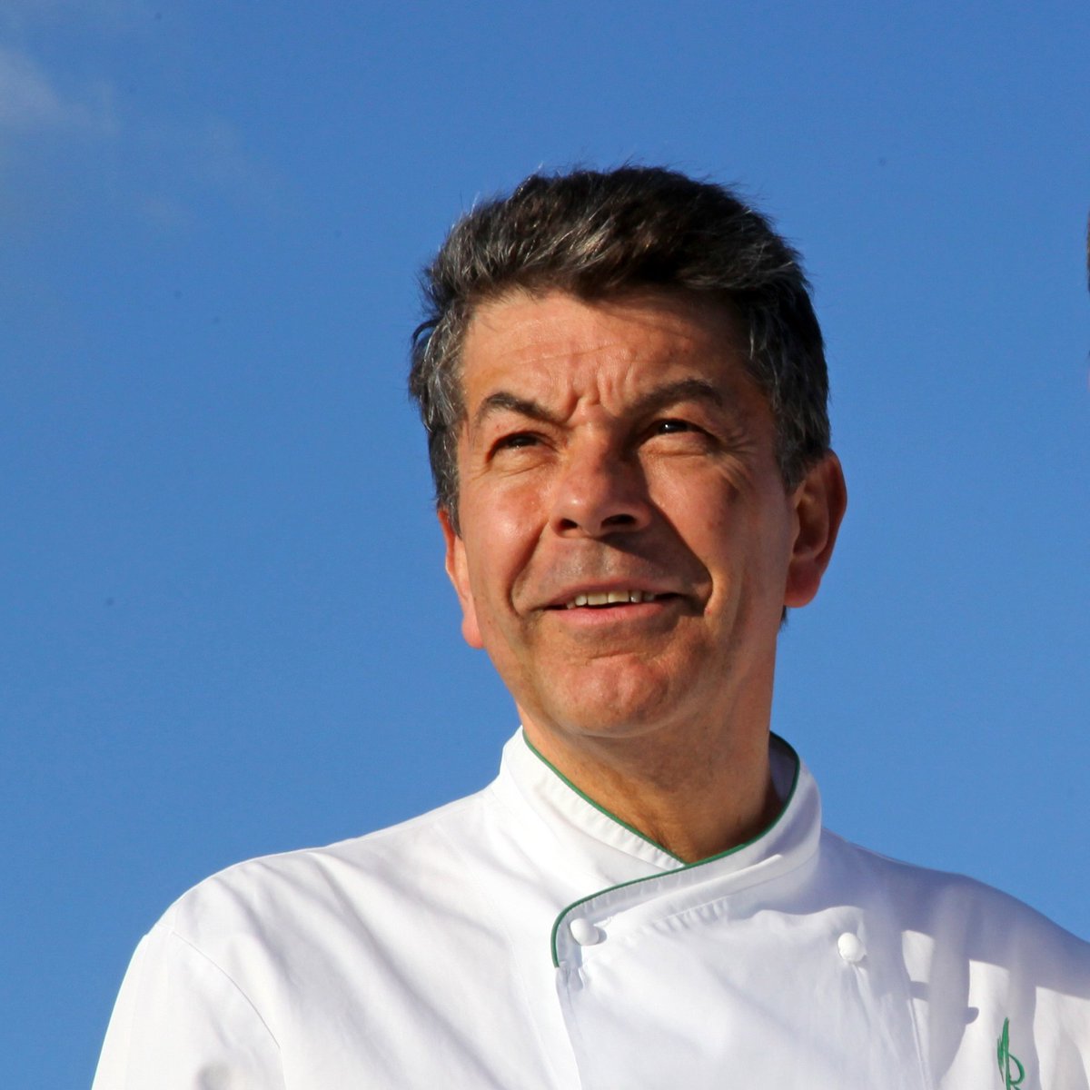 [L'actu du Studio]

Régis Marcon, chef triplement étoilé dans son établissement Restaurant Régis &amp; Jacques Marcon devient le président du Studio Culinaire Servair !

Pour plus d'information référez-vous au communiqué de presse : servair.fr/communique_de_…

#chef #gastronomie