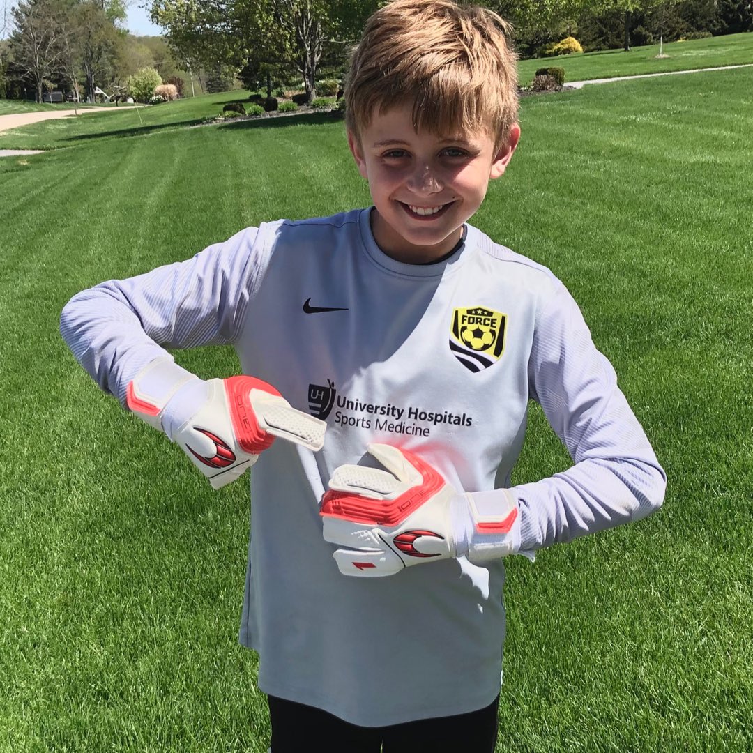 Adam from <a href="/ClevForceSC/">Cleveland Force SC</a> enjoying his new HO SOCCER 🧤🧤 

The Goalkeeper family keeps growing 🙌🏼 <a href="/CGoalkeeping/">Ciornei Goalkeeping Academy</a> 

#hosoccer #neverbeaten #hosoccerusa #goalkeepersaves #goalkeepergloves #keeper #goalie #soccergoalies #fútbol #youthsoccer #goalkeepercommunity #porteros #cleveland