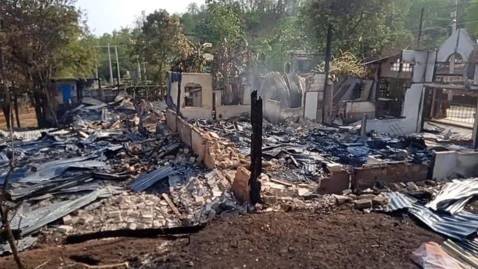 📍 Mamsi, Shan State.

#Shan EAOs MUST stop fighting each others and harming civilians. This is such a shame! Look at your people crying #RCSS and #SSPP. THE GREED WILL NOT TAKE YOU ANYWHWRE! 

#WhatsHappeningInMyanmar 
#May4Coup