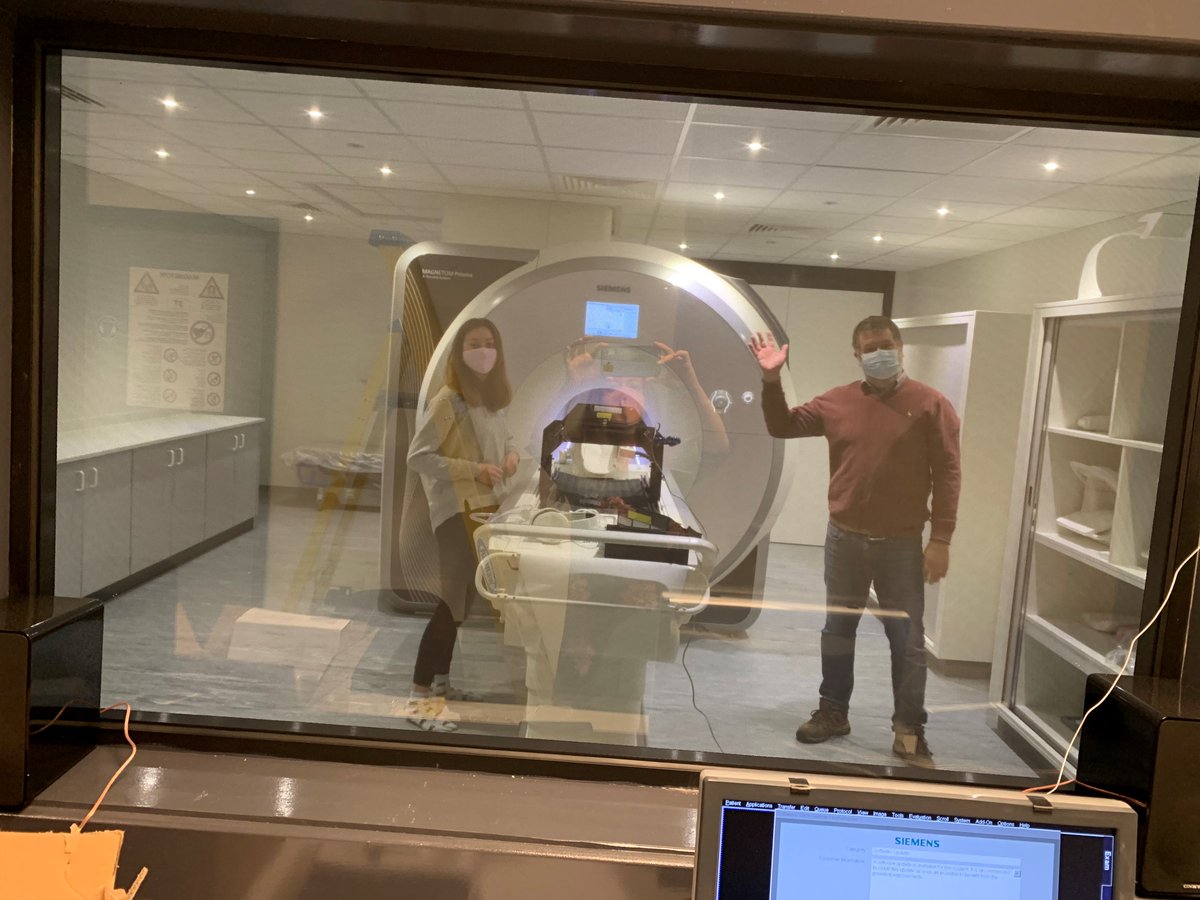 StephanieRossit's tweet photo. @agwarman testing @UEANeuroLab real action set-up at our brand new imaging centre @UEAPsychology . That is our lovely physicist Jon Brooks 🧠🧠🧠 https://t.co/iE5elFd3II
