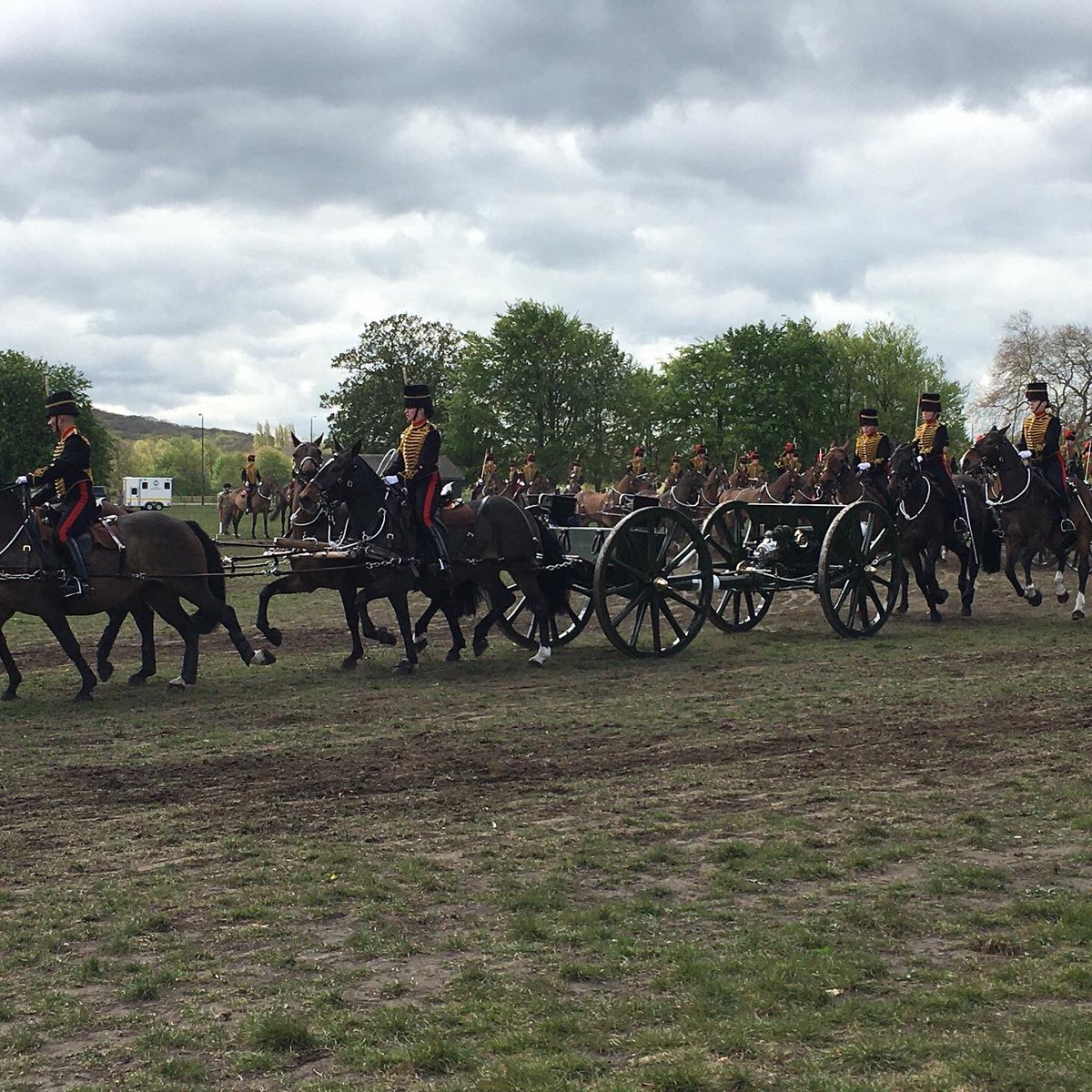 Congratulations to King’s Troop Royal Horse Artillery for passing their annual Major General’s inspection to determine if they are fit for role for the upcoming seasons after a stunning display of slick professionalism, riding skill and split second timing. @kingstroopRHA