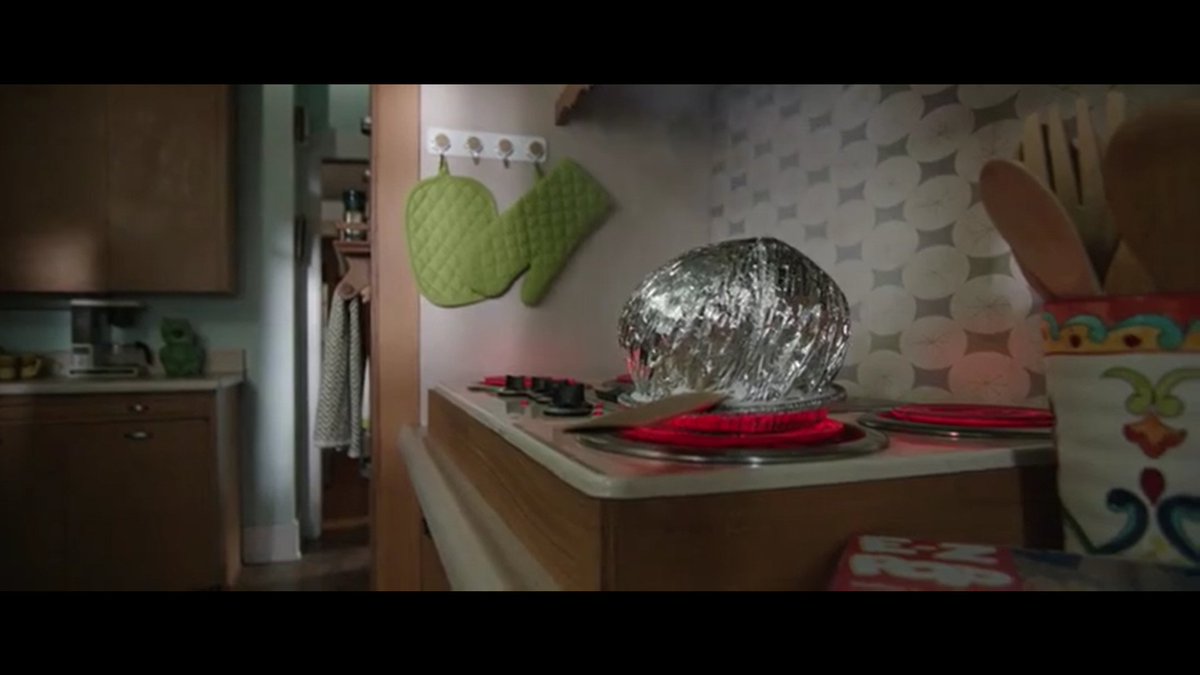 wolfvvitch's tweet photo. popcorn in horror movies https://t.co/BzjDsfb6QO