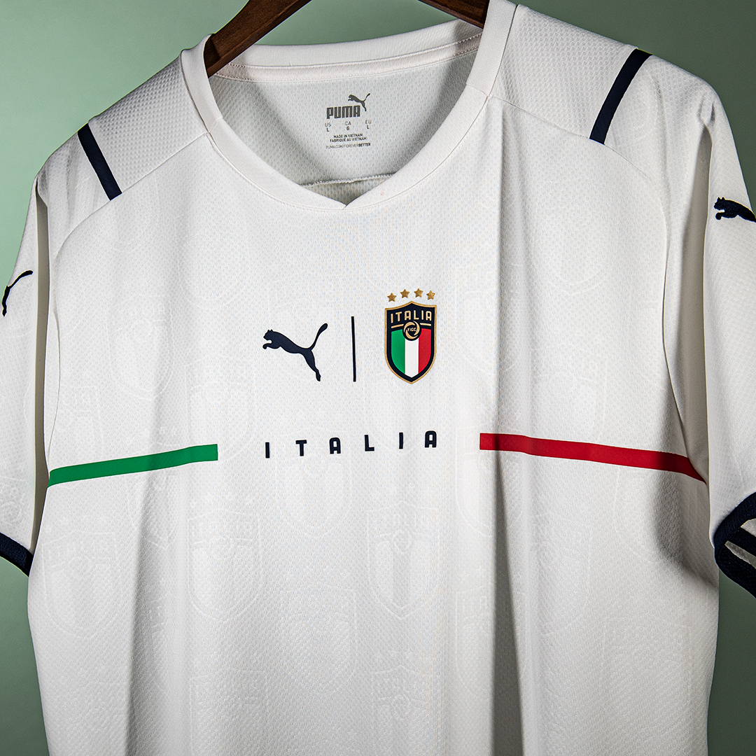 classicshirts's tweet image. 💥 GIVEAWAY 💥

We're giving this 2021 Italy Away shirt 🇮🇹

To Enter: 

1. Retweet this post 
2. Follow @classicshirts
3. Reply with #ClassicFootballShirts

Good Luck!