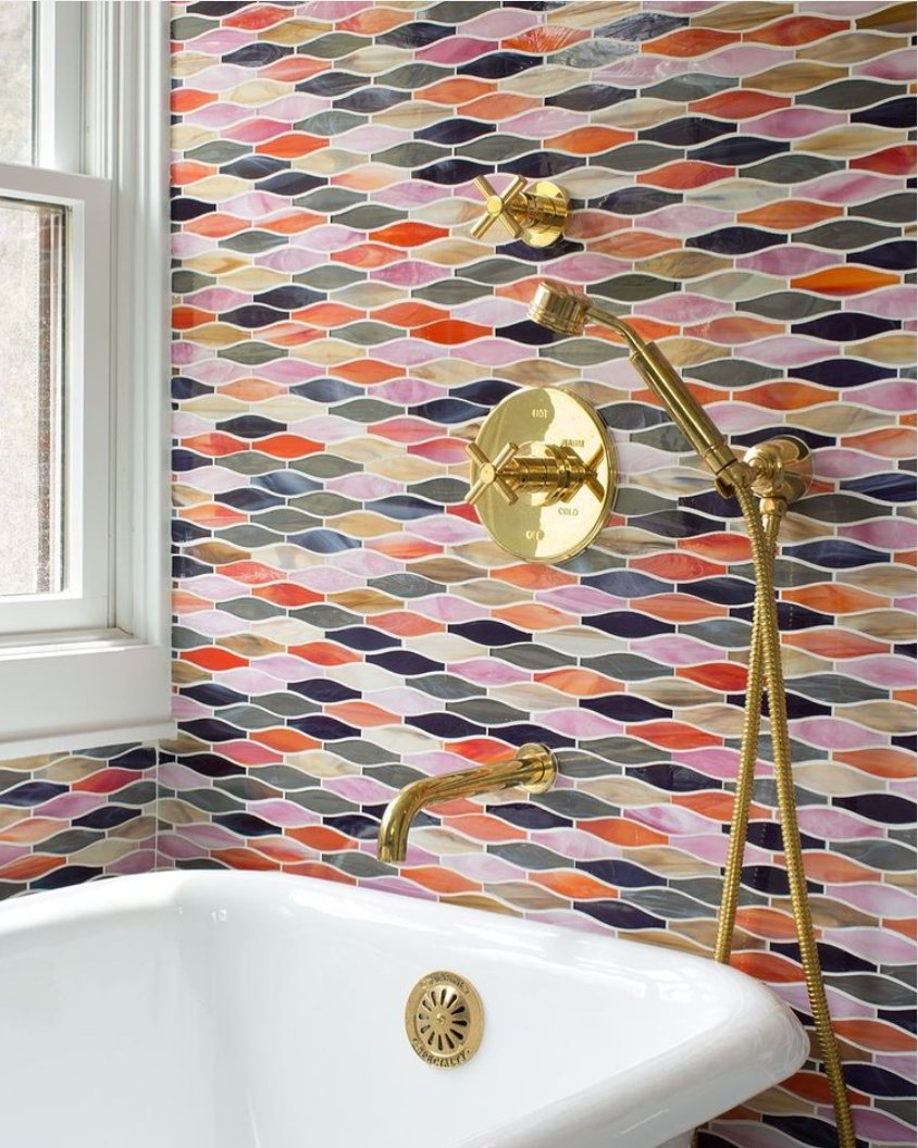 If you could make your bathroom any color(s) what would you choose? 😍
📸: instagram.com/artistic_tile