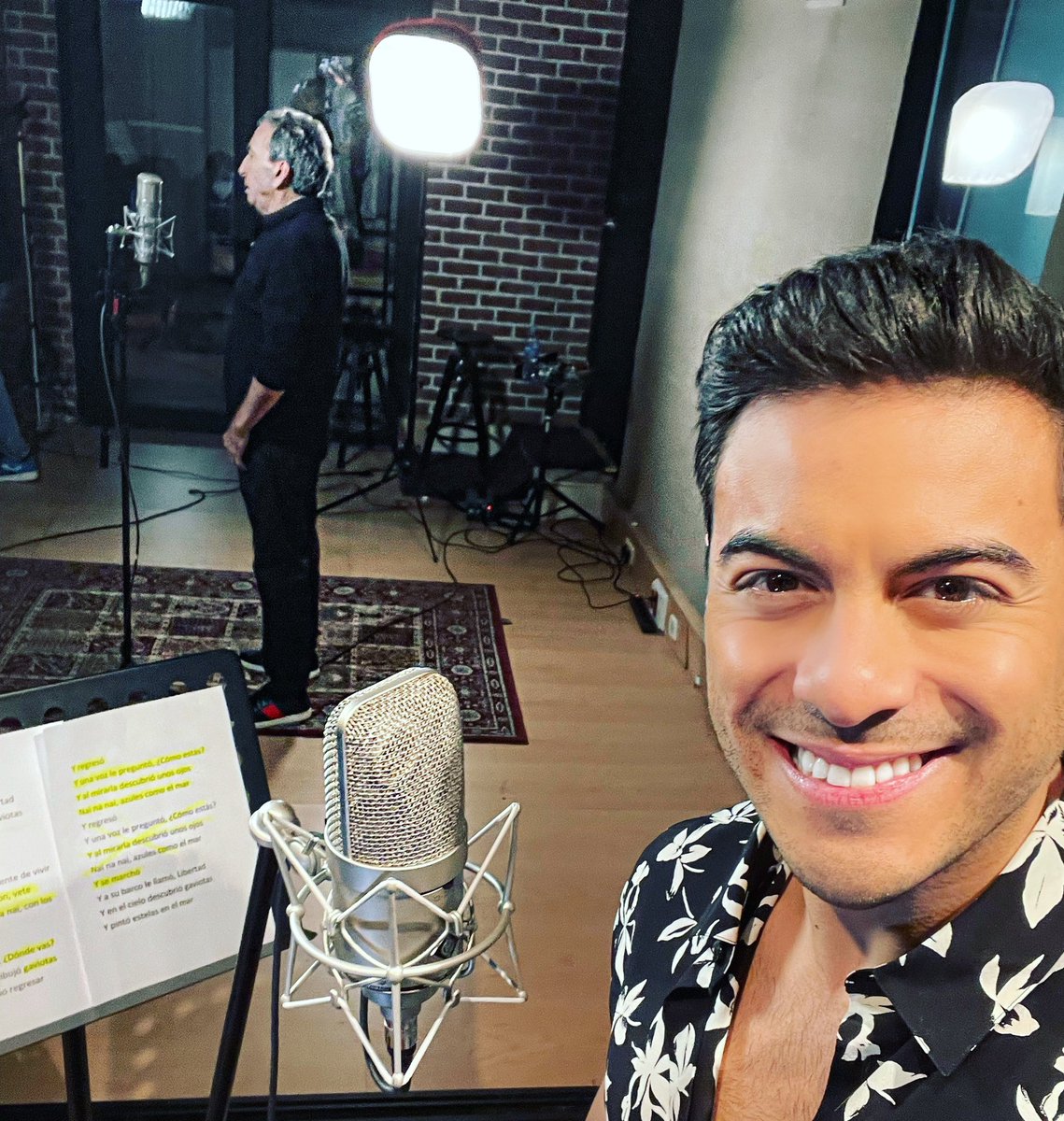 Carlos Rivera (@_carlosrivera) on Twitter photo El primer sencillo de “Leyendas” es junto a mi maestro amado <a href="/PeralesOficial/">José Luis Perales</a> Un sueño hecho realidad. Mi cara lo dice todo... El primer sencillo de “Leyendas” es junto a mi maestro amado <a href="/PeralesOficial/">José Luis Perales</a> Un sueño hecho realidad. Mi cara lo dice todo...