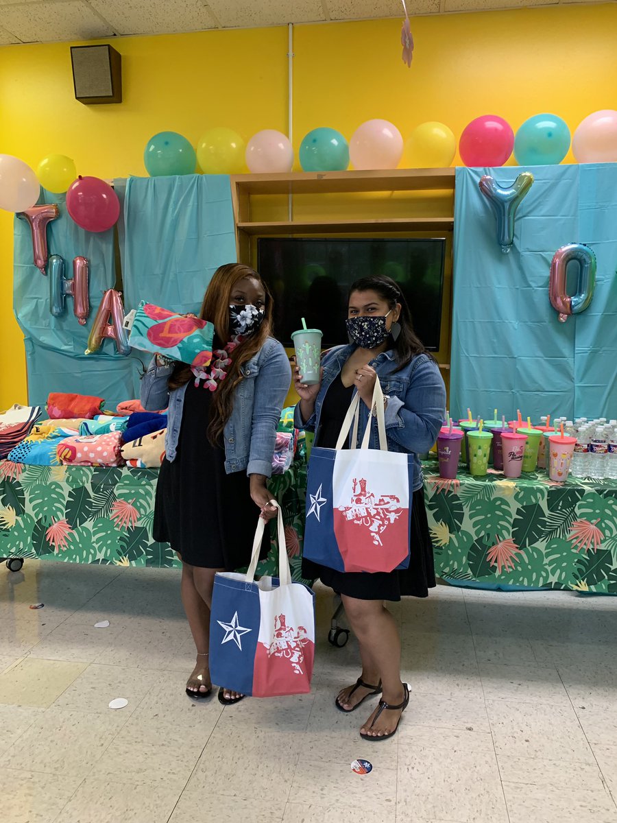 AMBERN_SHIELDS's tweet photo. Staff Appreciation Week @HARLLEEDISD! Today the Tiki Lounge is outfitted with goodies from the Harllee PTA! They will def be beach ready! https://t.co/XMEJ9MWELd