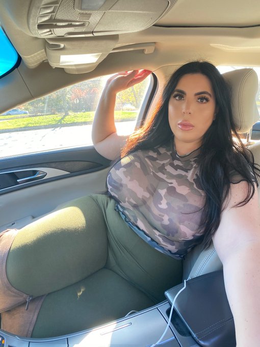 WAnna ride ? 😜 https://t.co/HZ3BPEoJ9q