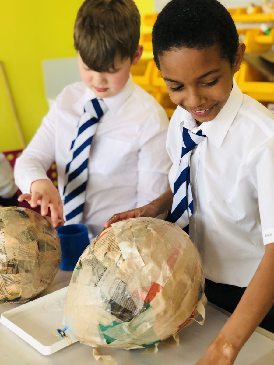 Today was a veritable production line of globes for #KAJ5. The world is indeed a balloon, but it turns with copious amounts of papier-mâché too ☺️ #creativity #innovation @KA_JuniorSch 🌍