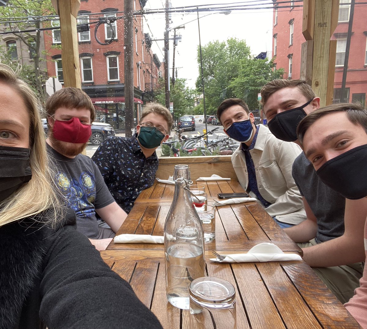 DCInbox's tweet photo. My Tuesday hybrid class had 22 online students and just a few on campus ones. The on campusers and I ended the last class with outdoors brunch. I’m feeling really happy about getting through this time together. #hoboken #AcademicTwitter #callmore https://t.co/c324LiUt9i