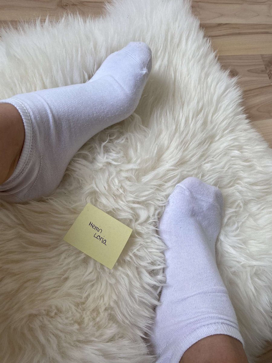 LoriaHerrin's tweet photo. Naaaa.. Gefallen euch Kötern meine Füsse? Ihr wollt doch bestimmt meine geilen verschwitzten Socken kaufen oder an mich abdrücken, oder?! Antreten ihr Fotzen!

#Findom #Geldherrin #Zahlsklavegesucht #Zahlsklave #Zahlaffe #Zahlmade #Herrin #Blackmail #ZahlsklavesuchtHerrin https://t.co/Vuf3wXb4VA