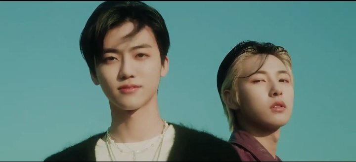 สอบถามหน่อย​ค่ะ น้องคนนี้ชื่ออะไรหรอคะ สวยมากเลยค่ะ ใบหน้าหวานเจี๊ยบ แต่ดูเหมือน​ว่าน้องจะมากับแฟนรึเปล่าคะ​  ดูเหมาะสม​กันเชียว

#RENJUN​         #JAEMIN
#NCTDREAM_맛_HotSauce #DREAMVERSE_Chapter1