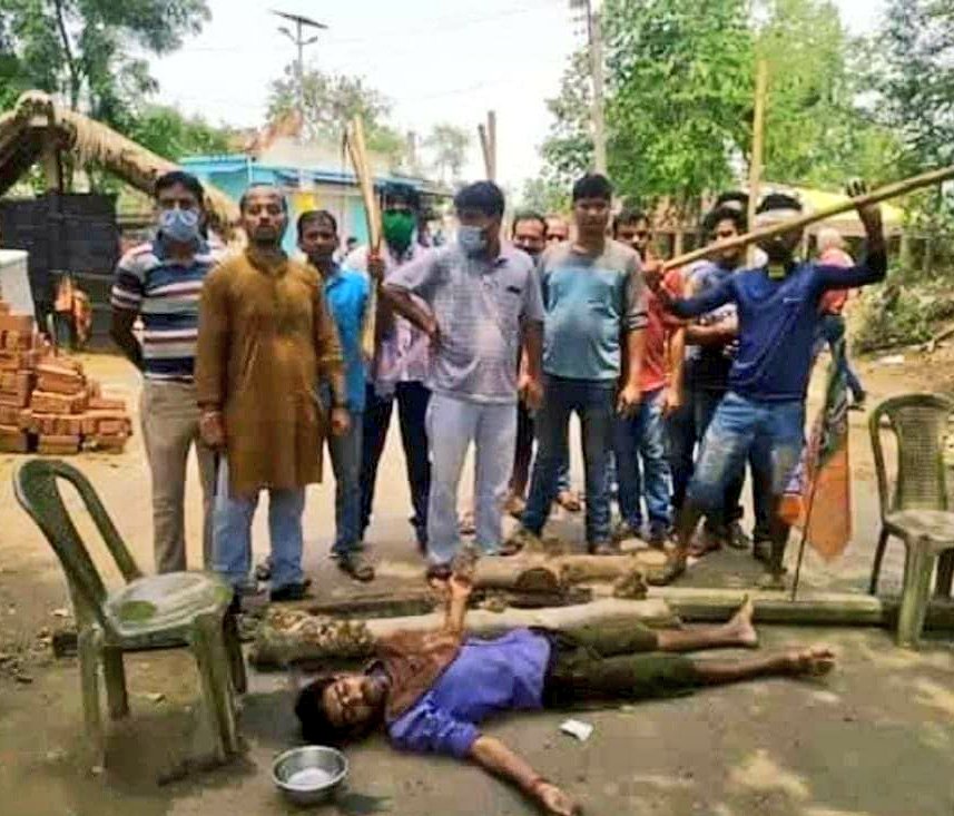 Ritu #सत्यसाधक (@riturathaur) on Twitter photo In another horrifying incident #tmcgoons hack BJP karyakarta to death in Sudip Biswas another BJP karyakarta in Birbhum
Murderers can be seen proudly posing with this lifeless body..
Sir <a href="/narendramodi/">Narendra Modi</a> another mother lost a young son because he supported you🙏🏻
#ArrestMamata In another horrifying incident #tmcgoons hack BJP karyakarta to death in Sudip Biswas another BJP karyakarta in Birbhum
Murderers can be seen proudly posing with this lifeless body..
Sir <a href="/narendramodi/">Narendra Modi</a> another mother lost a young son because he supported you🙏🏻
#ArrestMamata