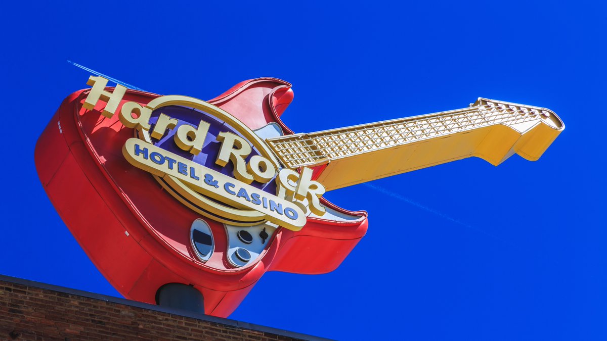 Blue skies, shining on me ☀️