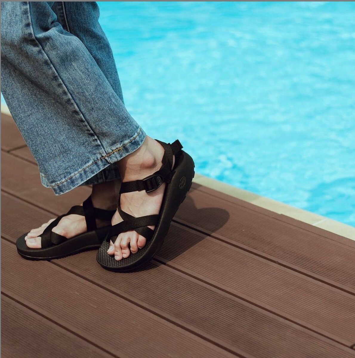 SimonsShoes's tweet image. So excited to let the toes free and be able to meet up with #friends! 🥰This #spring is going to feel especially sweet in Chacos. 🌷 #Pedicureseason!