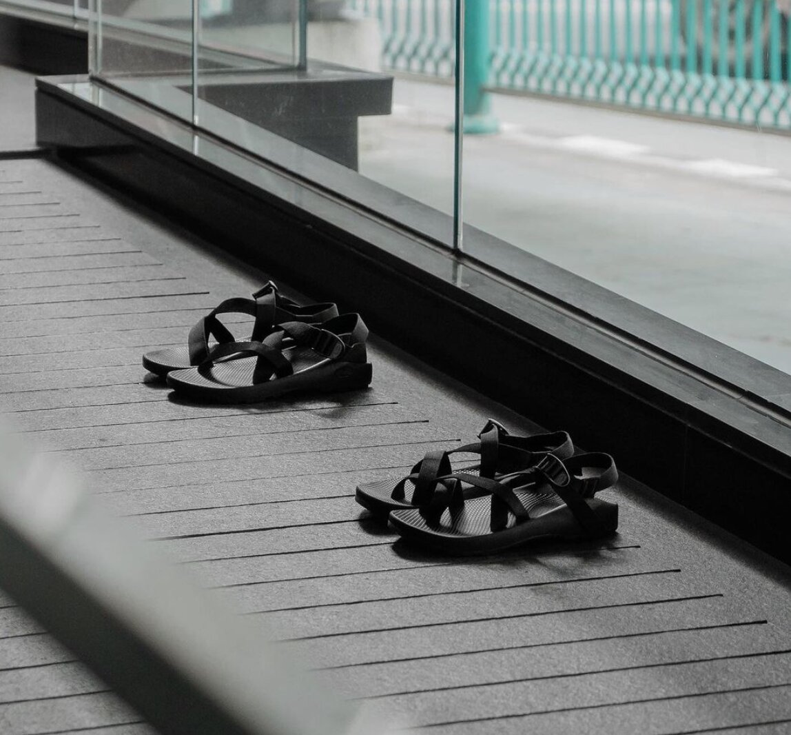 SimonsShoes's tweet image. So excited to let the toes free and be able to meet up with #friends! 🥰This #spring is going to feel especially sweet in Chacos. 🌷 #Pedicureseason!