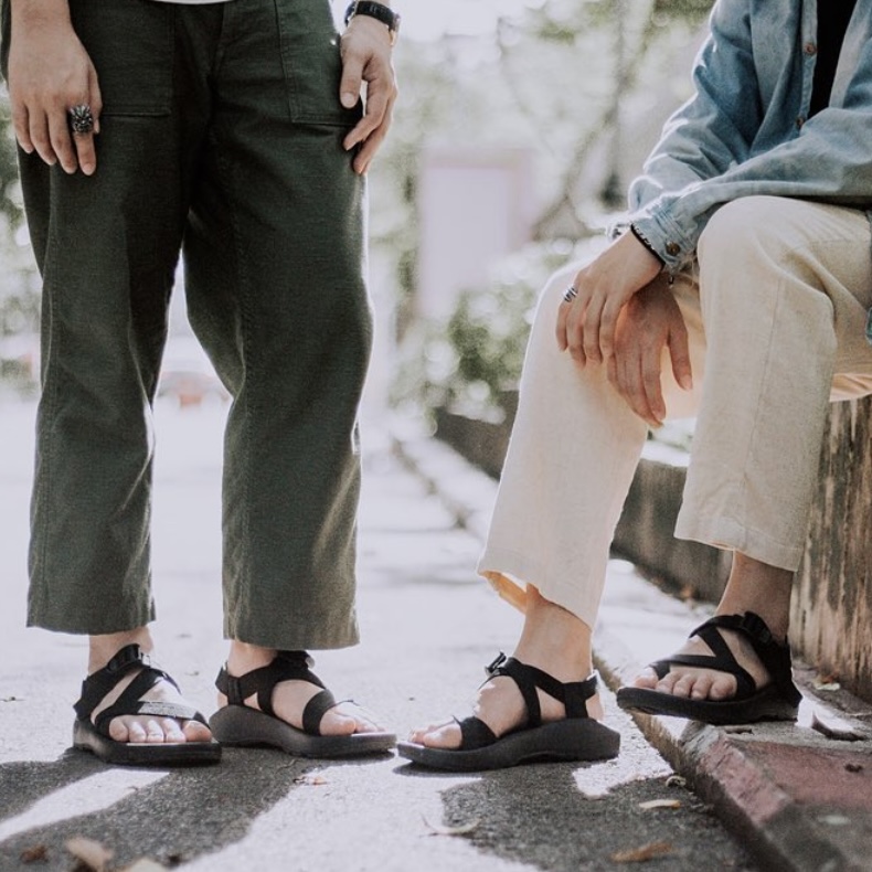 SimonsShoes's tweet image. So excited to let the toes free and be able to meet up with #friends! 🥰This #spring is going to feel especially sweet in Chacos. 🌷 #Pedicureseason!