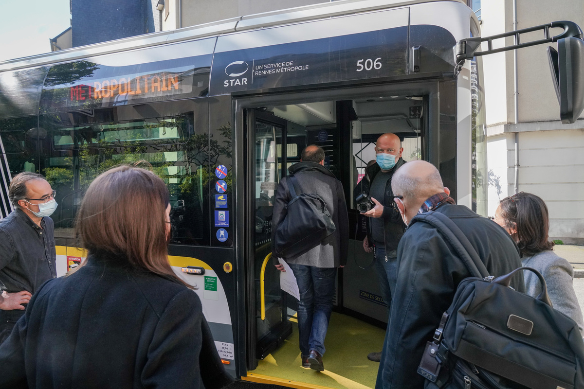 Deux jours de tournage à #Rennes, aux Champs Libres et dans un bus électrique, pour la saga #inOut2021 "Explorez la ville de demain", sous la houlette de <a href="/davidenkoff/">davidenkoff</a>. Quatre émissions à retrouver à partir de lundi 10 mai sur <a href="/TVR35/">TVR La chaîne</a>, <a href="/lemondefr/">Le Monde</a> et inout.rennes.fr