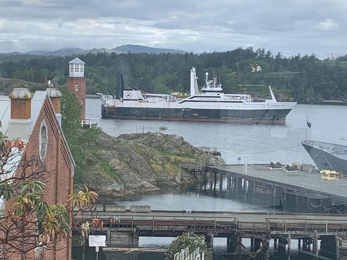 It’s always busy in #Esquimalt Harbour! 

This morning @HMCS_NCSMRegina entered to refuel at F Jetty and MV Northern Eagle headed in to start a refit at the #EsquimaltGravingDock 

Thanks #QHM for the photos 
 
#VirtualWindow