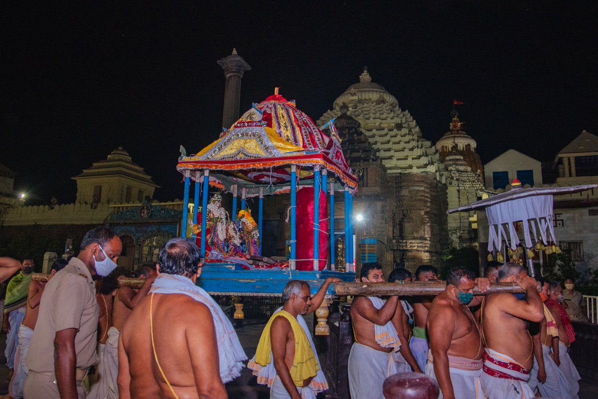 JagannathaDhaam's tweet photo. Today “Rama Abhishek” rituals are being observed at Shree Jagannatha Temple, #Puri. On this occasion after the completion of “Sandhya” Aarti of  Mahaparabhu, the deities, Ram and Laxman, Sita, and Hanuman visit Jagannatha Ballava Matha on a Ratha. https://t.co/AWEBo8pWUK