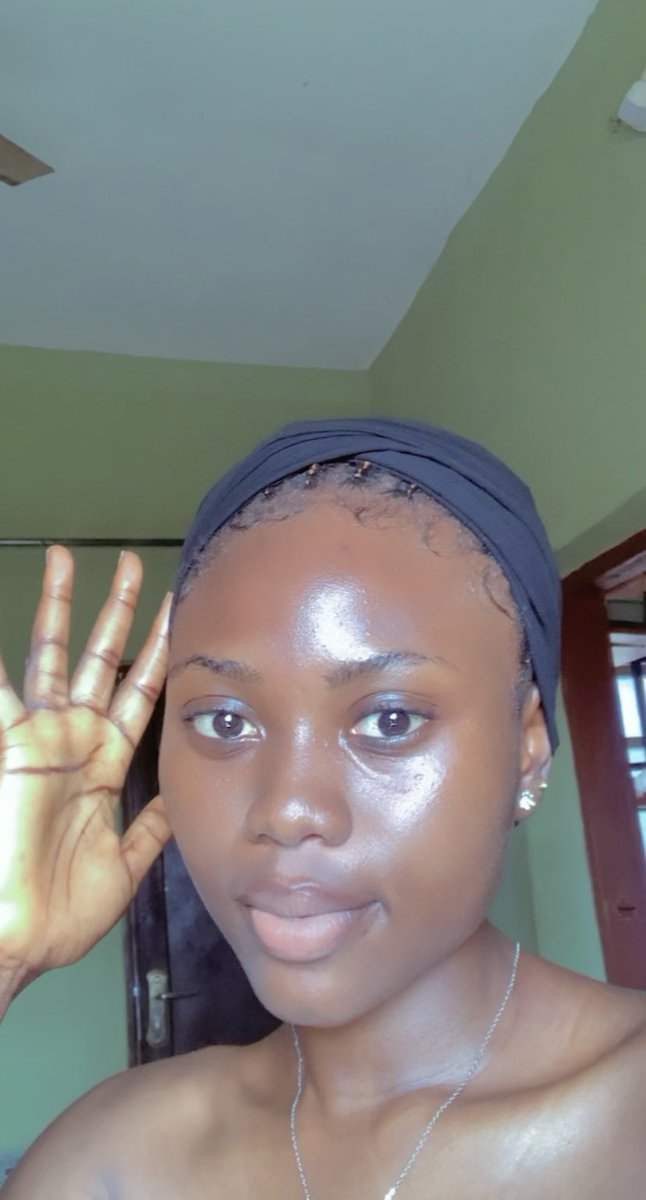 Hoyeenkan_'s tweet photo. Maintaining beauty as usual🥰🥰 Exam mode activated, first class is the goal. I’m forever focused🌚 Desmond Elliot I’m not smiling😏😏 https://t.co/xJOanjN3Ce