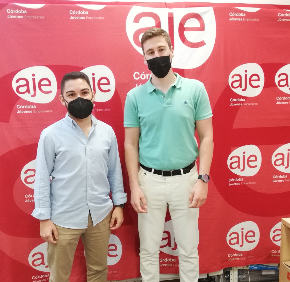 AJECordoba's tweet photo. #emprendedoresAJE 
Seguimos trabajando con nuestros emprendedores y hoy con nuestro emprendedor Juan Luis se ha reunido @ccanoluque  @studio128k 
Orgullosos de nuestros asociados que comparten su tiempo y experiencia con los jóvenes emprendedores!!
#SomosAJE
#ajejump https://t.co/if3vJAShiX