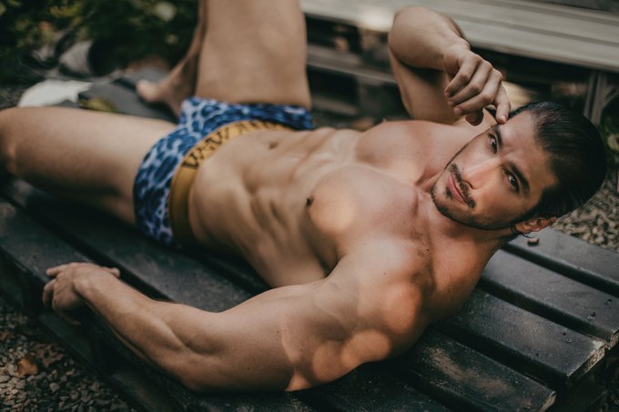A dirty little secret I cant keep to myself ? @IcarusSecret #camguy #tuesdaymotivations https://t.co