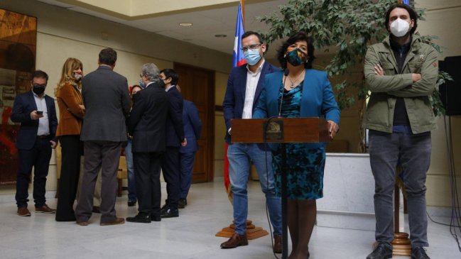 Cooperativa's tweet image. Diputados de oposición presentaron proyecto para condonar deudas estudiantiles #CooperativaEnCasa bit.ly/33ciQev