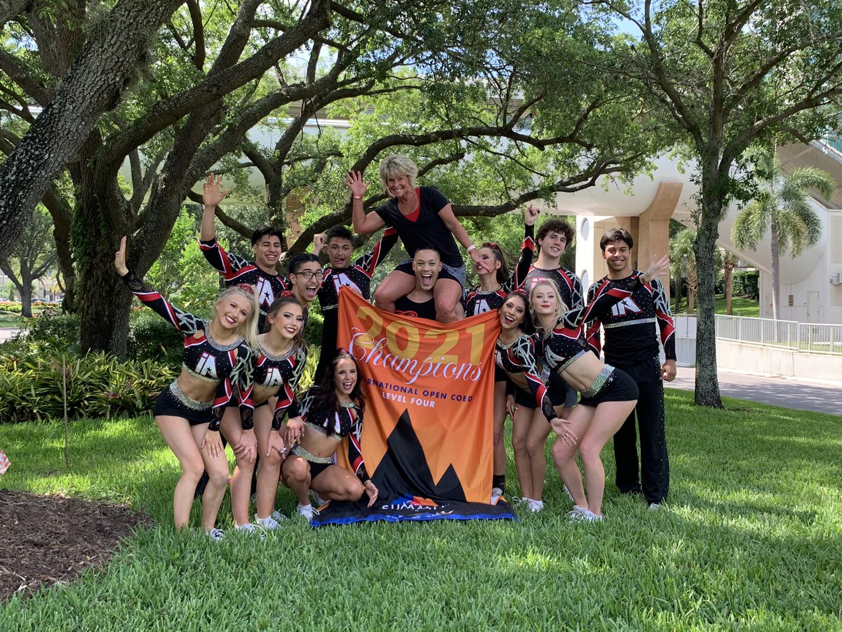 mugglenurse's tweet photo. Celebrating with our much fought for and earned Summit banner. #iASteel #b2b #TheSummit21 @VarsityAllStar @iNFiNiTi_CDT https://t.co/fl80JiXiZn