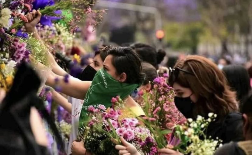 kookphoriaxx's tweet image. En Latinoamérica no se vive, se sobrevive
 #SOSColmbia #MexicoDeLuto #HDSPM #Linea12 #NosFaltan23 #NosEstanMatando