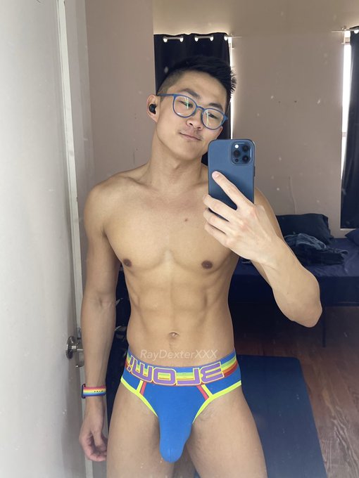 Glasses on? 🤓 or glasses off? ☺️ https://t.co/XeFMfag33K<a href="/tag/valentinesday"class="tags"><span>#valentinesday</span></a>