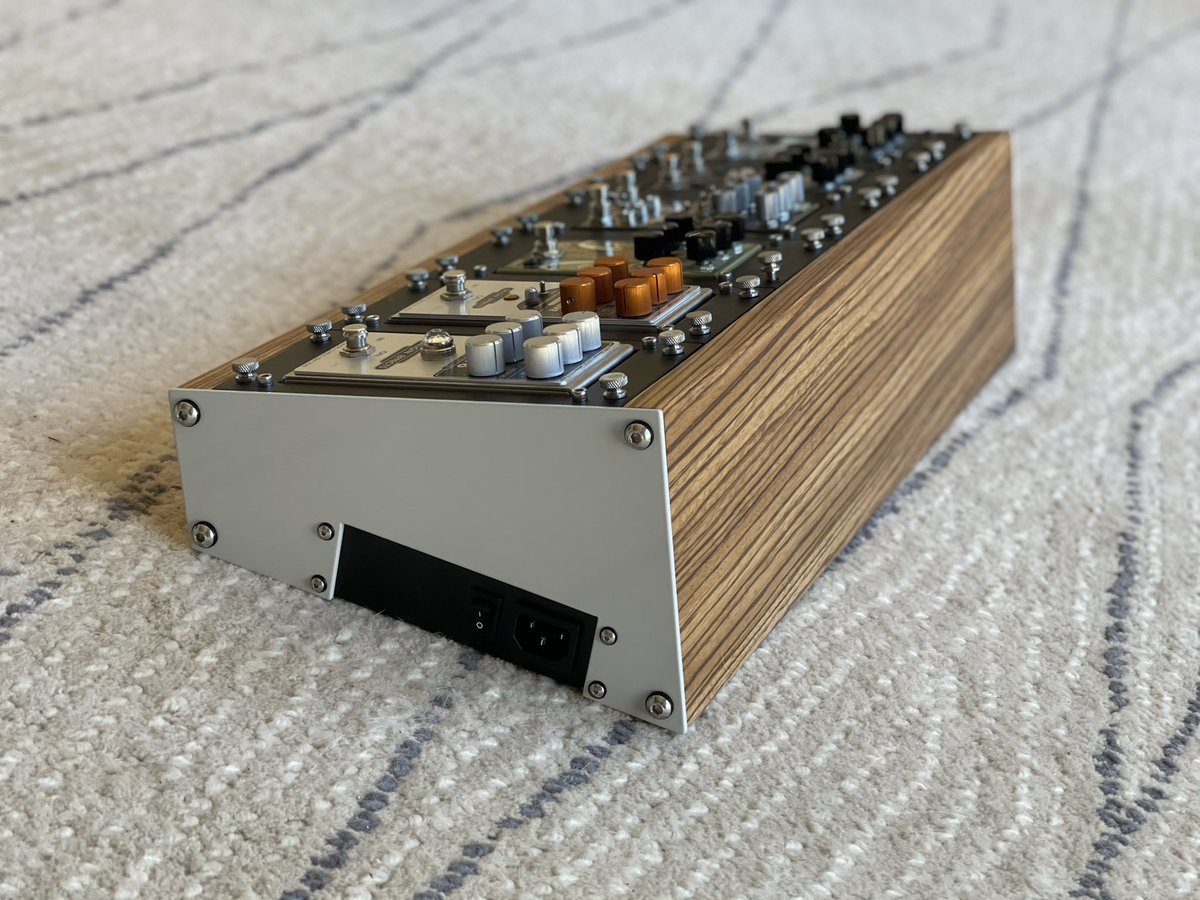 StoaSystems's tweet image. Anyone like zebrawood? 🙋‍♂️🦓 #woodworking #zebrawood #pedalboard #pedalboards