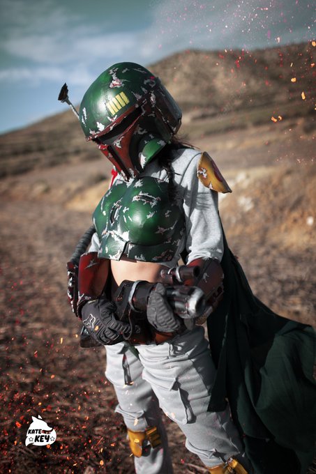 1 pic. My #BobaFett cosplay for #StarWarsDay 🔥

CRAFTING VIDEO 
https://t.co/IaluCnLQ8S

#MayThe4thBeWithYou