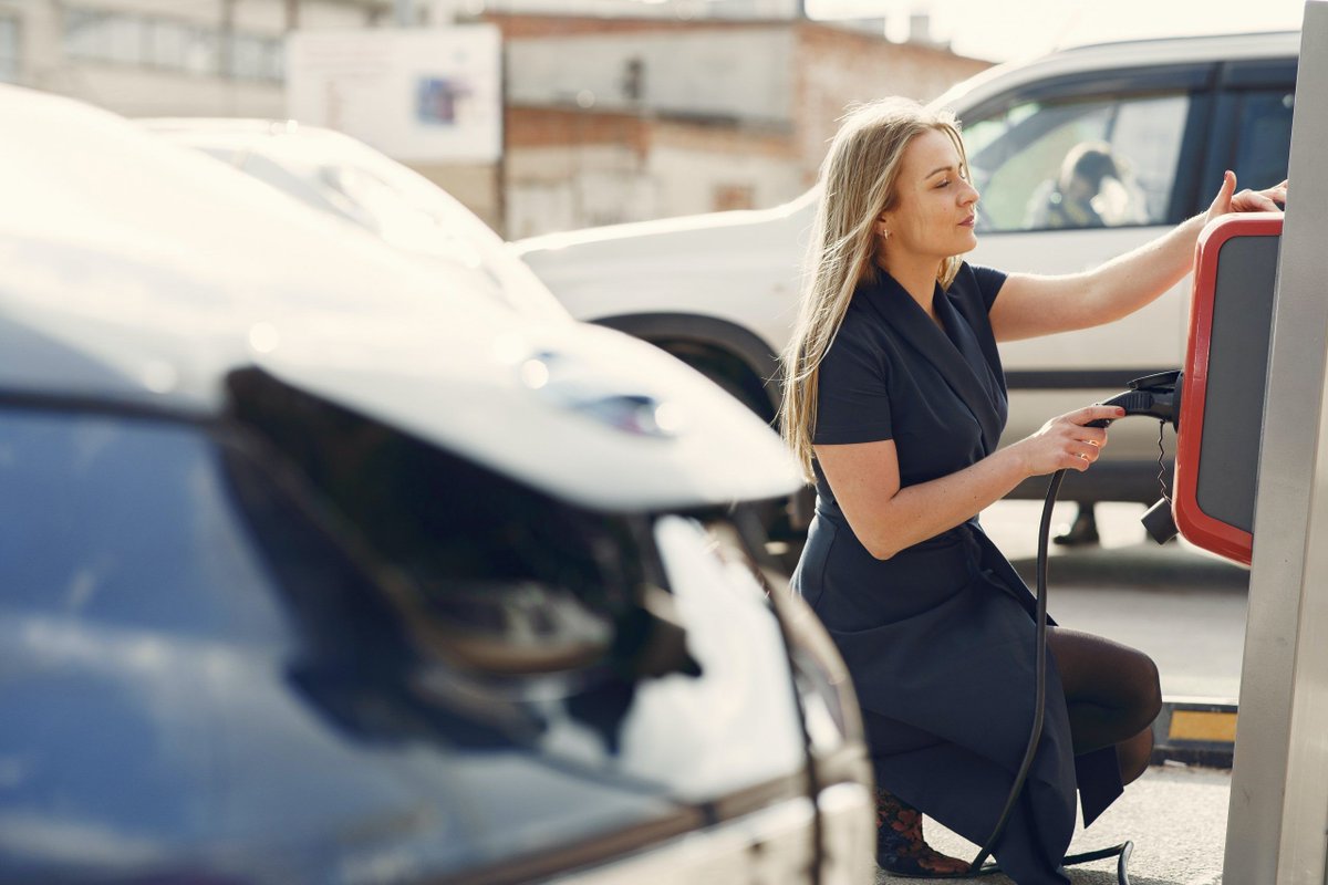 Are you (like lots of my clients!) thinking about buying a Tesla or another electric vehicle? Here's what you need to know about the costs: buff.ly/3aY1NBa