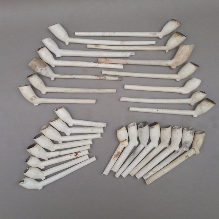 Because it's Tuesday: reposting Part 2 Material Fictions articles. #ReadECF #18thCentury Eighteenth-Century Pipes and the Erasure of the Disposable Object, by Samuel Diener muse.jhu.edu/article/715155…