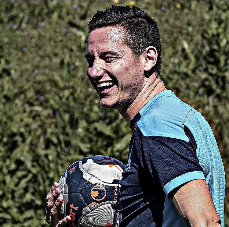 flothauvinfan26's tweet photo. Flo à l’entraînement aujourd’hui
@FlorianThauvin @OM_Officiel
#florianthauvin #flotov #ft26 #teamom #teamedf #teamthauvin #equipedefrance #olympiquedemarseille #football #athlete #marseille #ligue1 #stadevelodrome #droitaubut #fierdetrebleus https://t.co/gKi2rzq5qF