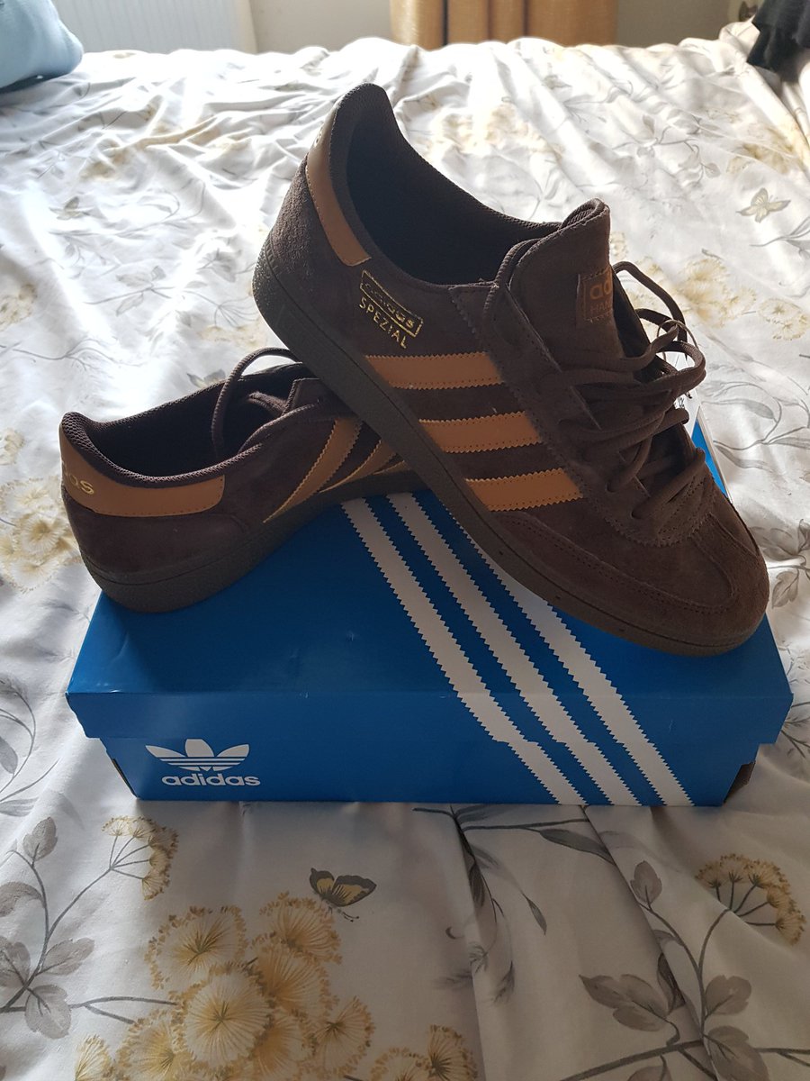 Today's drop, my latest addition to the handball family! No quality issues here, absolutely superb shoe, suede is great, and all for £44! Absolute steal! #AdiFamily #ShareYourStripes #MindBodySole