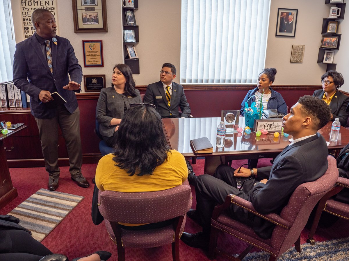 NevadaStateU's tweet photo. Two years ago, our community lost one of the greatest champions of higher education, Assemblyman Tyrone Thompson. Today, we celebrate his memory and his incredible legacy of service to all Nevadans galvanized by compassion, hope, and meaningful change.
#NSCommunity #BoldandGold https://t.co/cWbPIblhZY