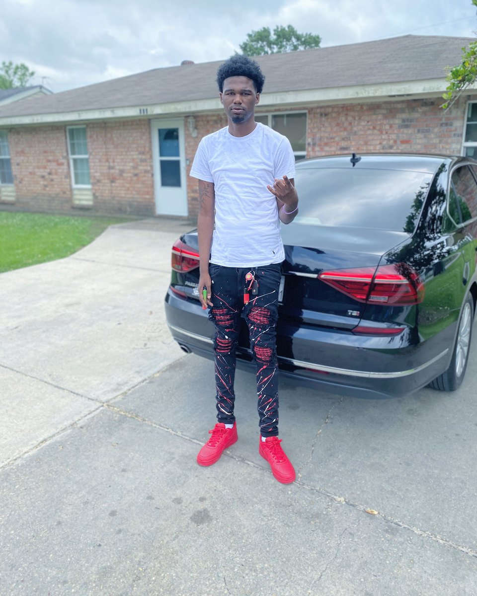 ___RonKaz's tweet photo. I remember times when I ain't have shit
No food in my crib, now I live lavishโค๏ธ #longlive5ive https://t.co/orzOlJj0Lk