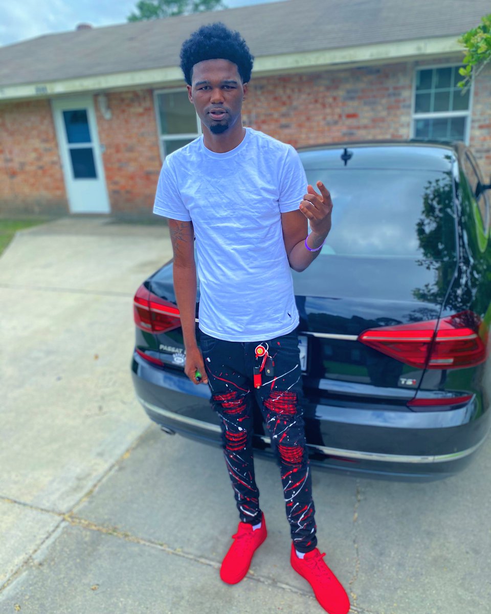 ___RonKaz's tweet photo. I remember times when I ain't have shit
No food in my crib, now I live lavishโค๏ธ #longlive5ive https://t.co/orzOlJj0Lk