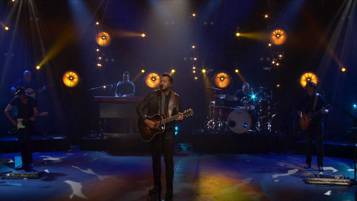 lukebryan's tweet image. It’s always such a good time on @theellenshow. Be sure to tune-in today.