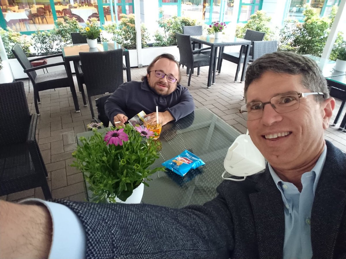 JoshuaPaveri's tweet photo. Ritrovarmi con @DanieleRegolo dopo 15 mesi e ricominciare a parlare come se fossimo usciti dall’ufficio il giorno prima! 
#happyhour #dehor #friendship https://t.co/QDsRJmxKgY