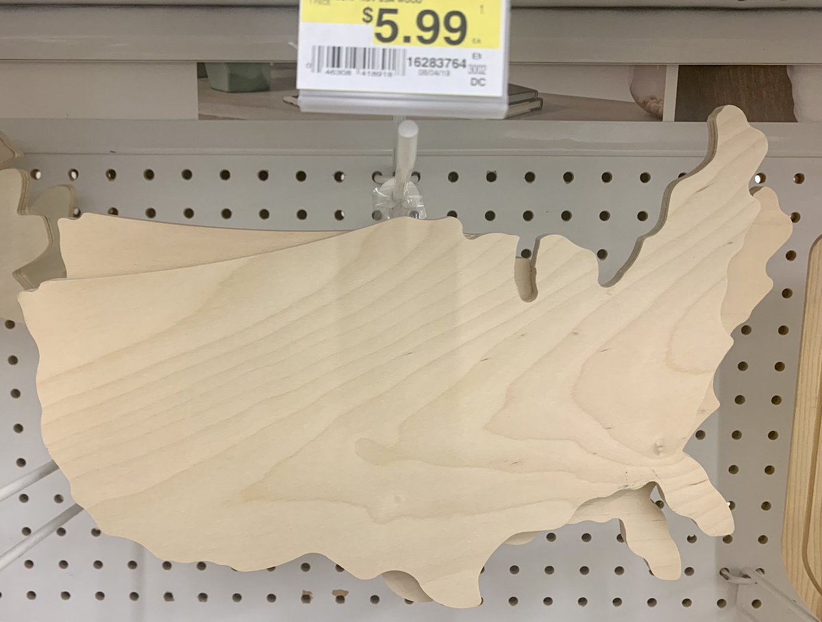 aimone35's tweet photo. Hey @JoAnn_Stores, Umm I think you forgot someone??? Like @UpperPeninsula??? #Rude Is it $5.99 cause it’s made in China, or because you only get 47.5 States. #needtodobetter #UPofMI #neverforget #idpayfor48 #daup https://t.co/4LkcscCEwx