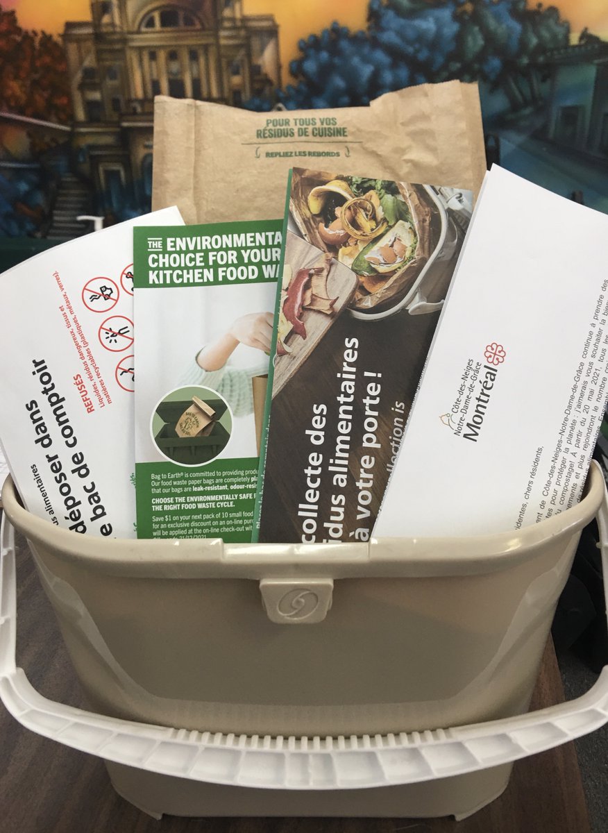 Un ÉNORME merci à tous nos bénévoles qui ont préparé les trousses pour la nouvelle collecte des résidus alimentaires dans les immeubles 9+! 🙌
A HUGE thank you to all the volunteers who prepared the information kits for the new food waste collection in 9+ buildings! 🙌