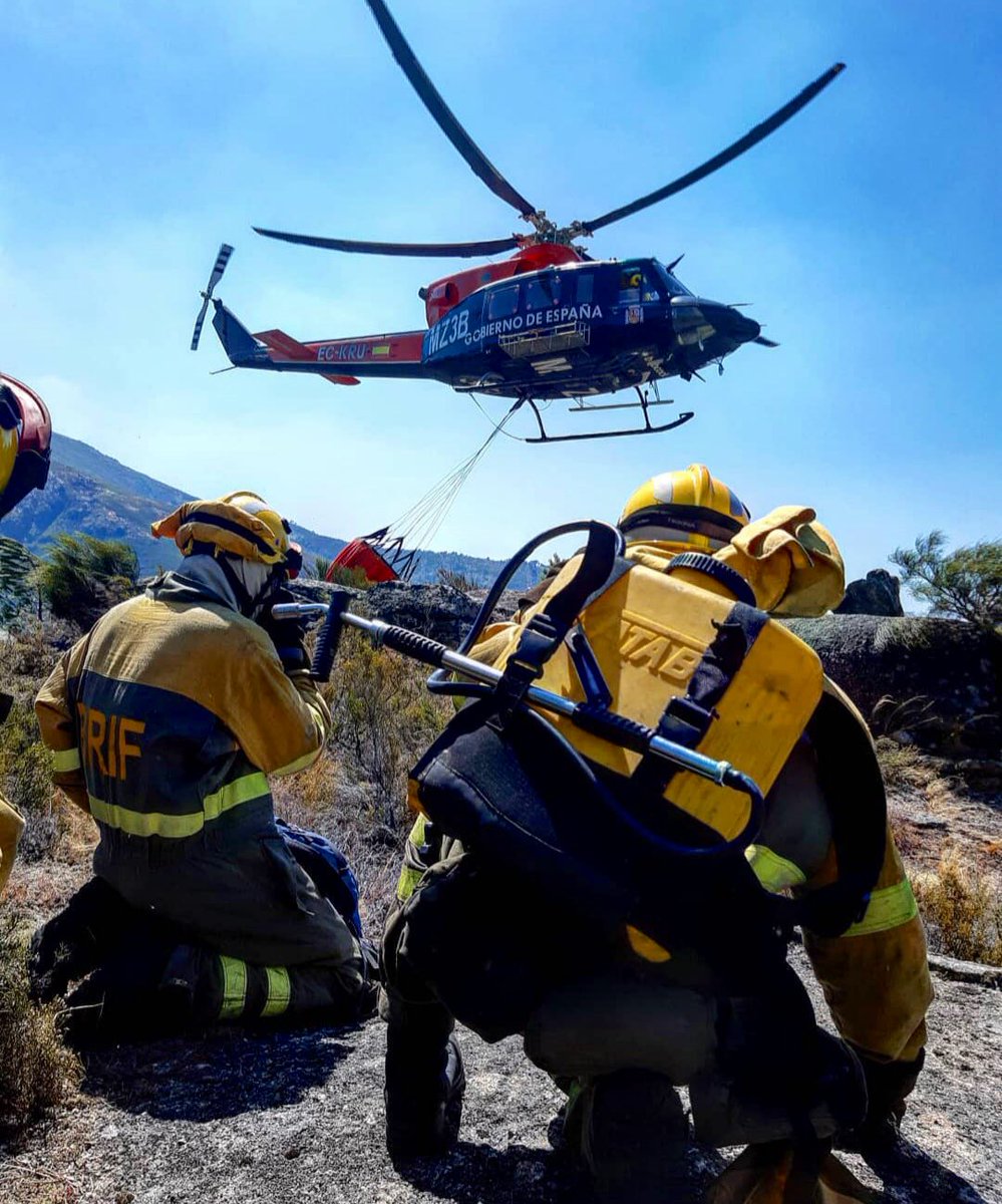 BrifLaza's tweet photo. Buenas noches! Finaliza el 4 de Mayo, el día Internacional de los Bomberos Forestales! 
Un día donde se homenajea a un colectivo sufridor. Un colectivo q sufre en los incendios y tristemente muchos también en sus condiciones de trabajo.
Ojalá algún día lo segundo cambie!
#Brif https://t.co/SM30y1GoAM